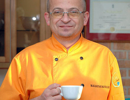 Kaldeneker György